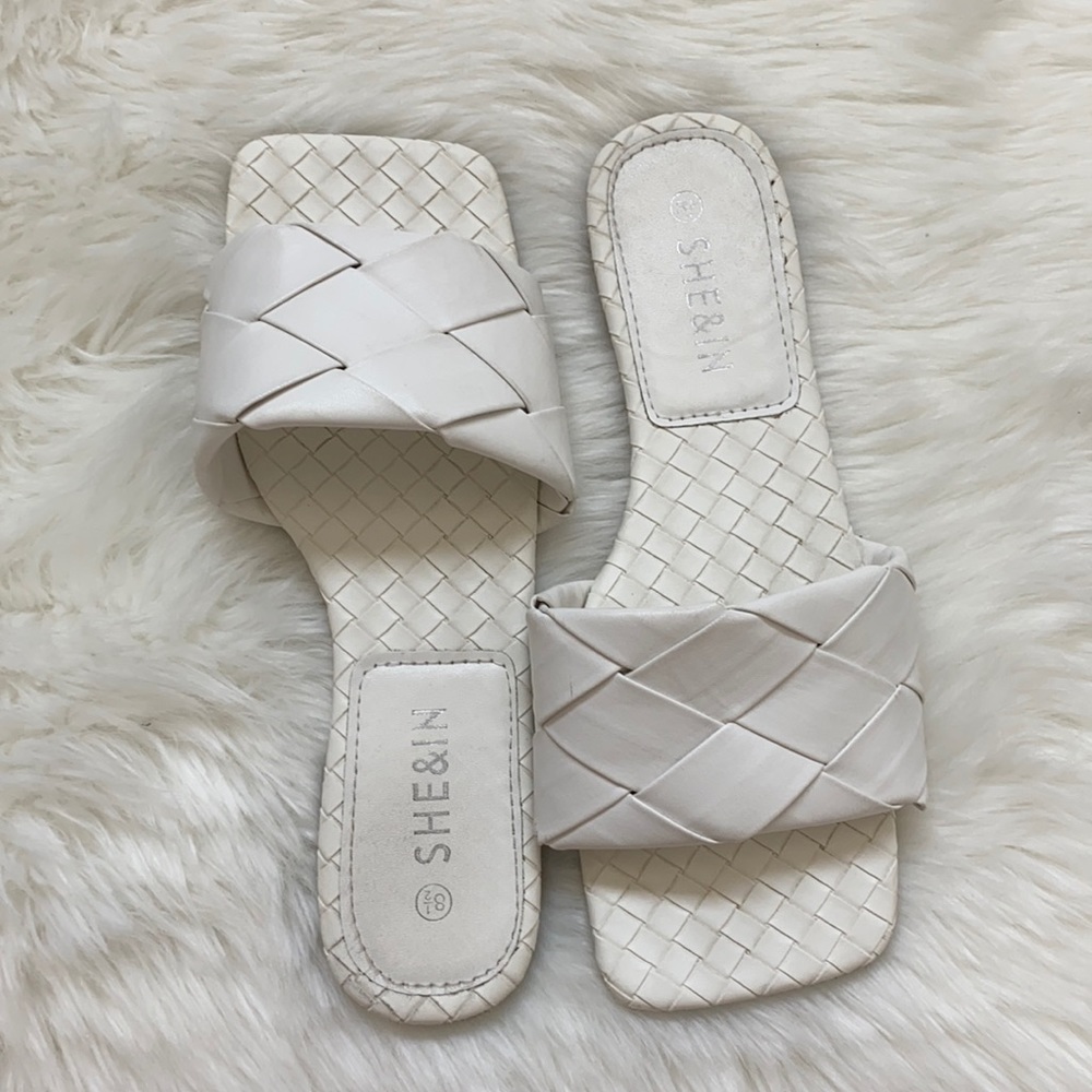 SUPER TRENDY BRAIDED LEATHER SLIDES